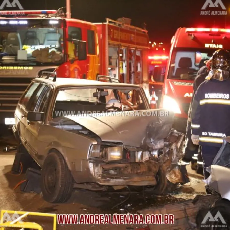 Acidente entre carros deixa duas pessoas feridas em Maringá