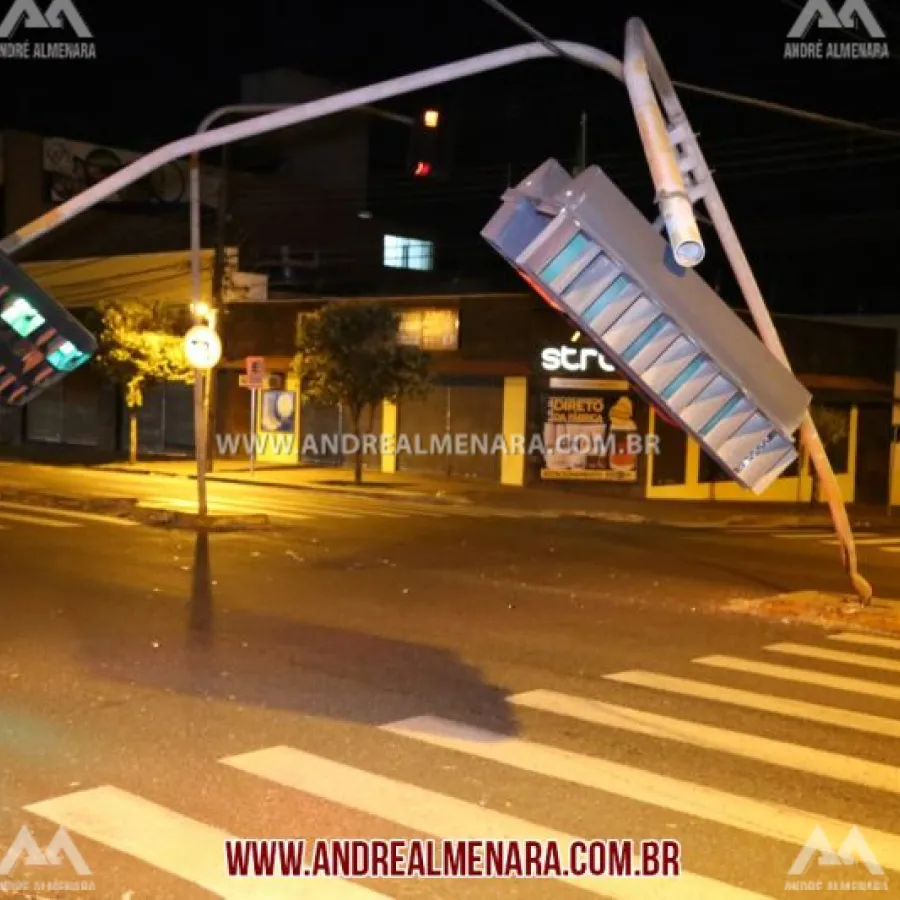 Motorista derruba semáforos na zona 6 em Maringá