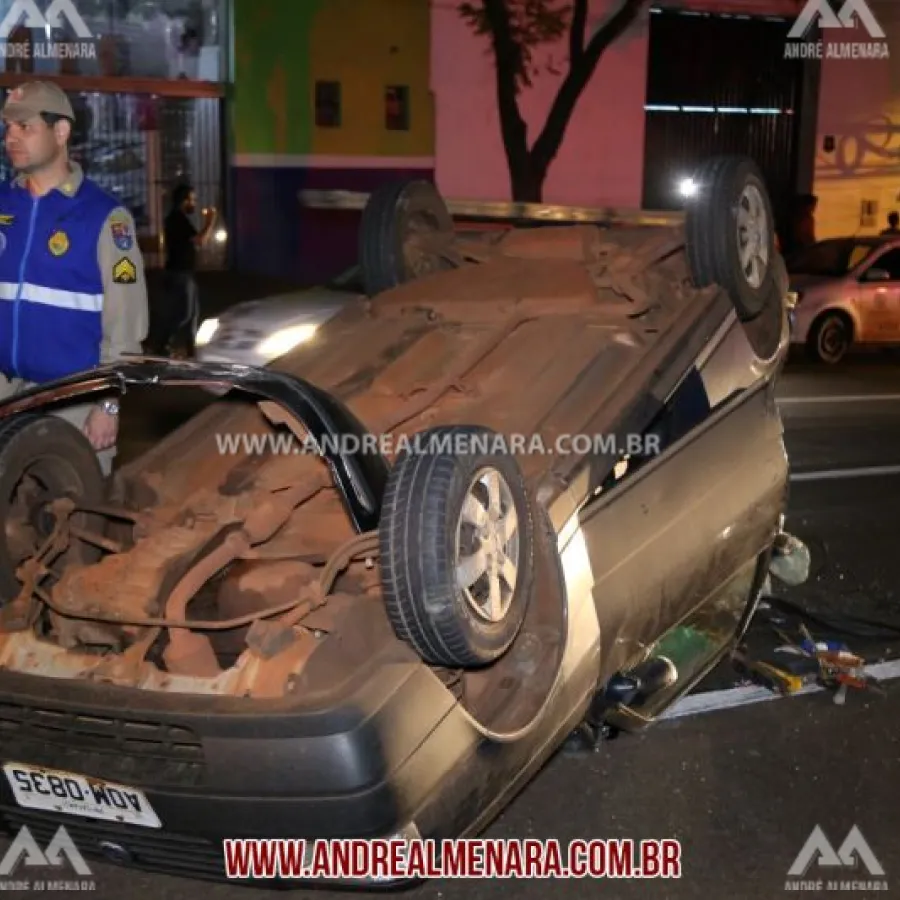 Motorista foge depois de causar capotamento na Avenida Colombo