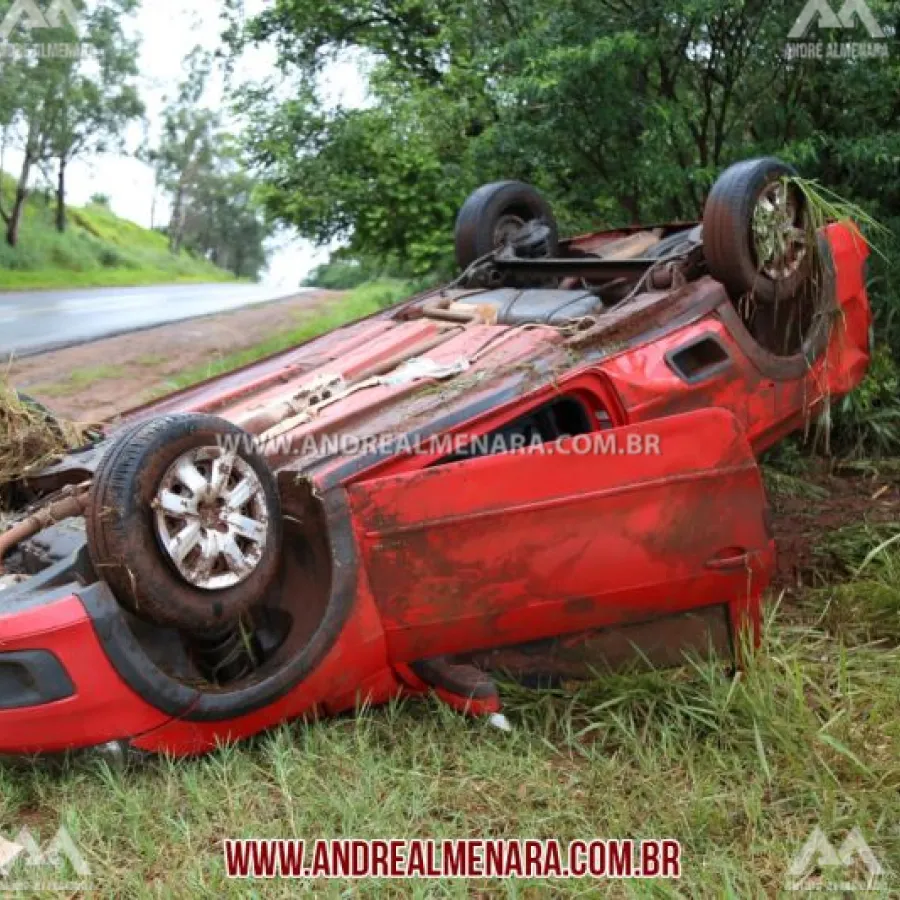 Motorista fica ferido em capotamento na rodovia de Munhoz de Mello
