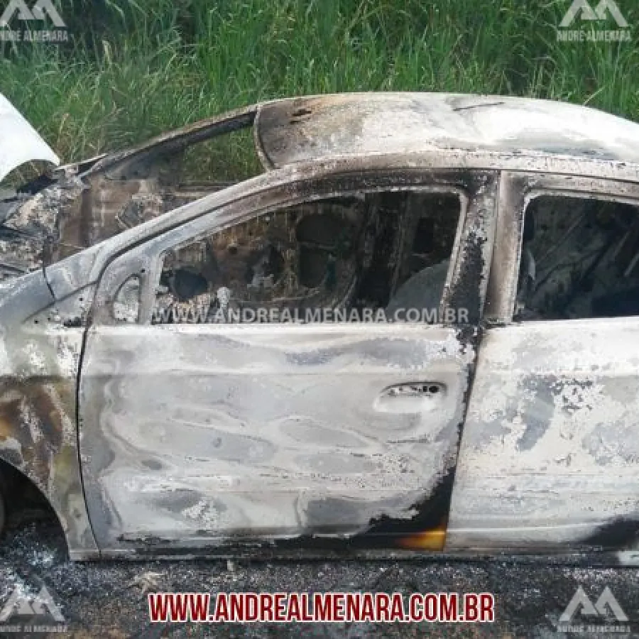 Carro é abandonado e incendiado em Sarandi