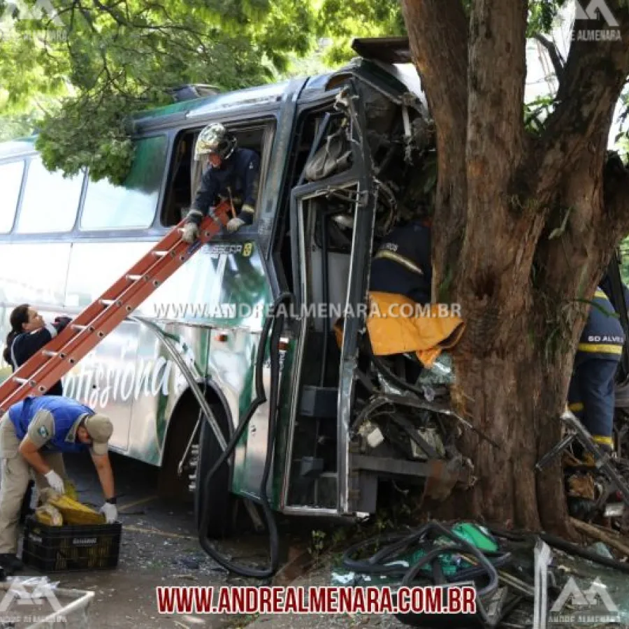 Chapecoense diz que ônibus que se acidentou em Maringá não pertence ao clube