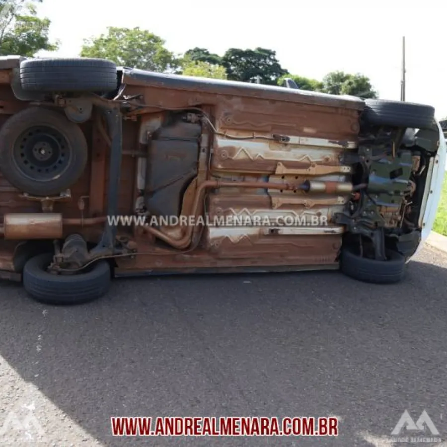 Colisão entre veículos deixa um tombado no Parque Itaipu