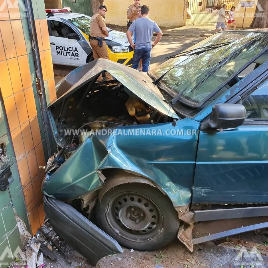 Motorista embriagado derruba portão e invade residência no Alvorada