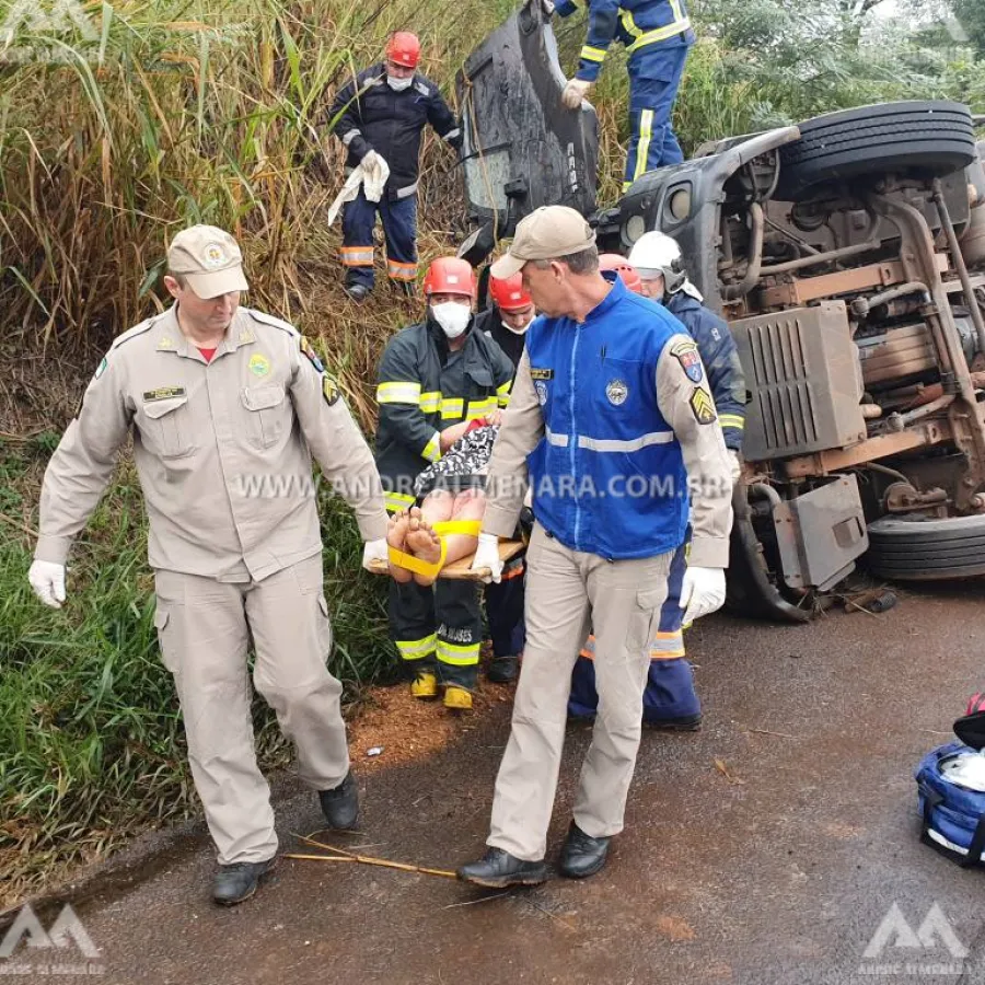 Casal fica ferido em acidente com carreta em rodovia de Maringá