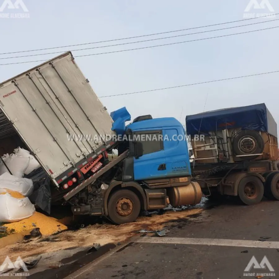 Duas carretas se envolvem em acidente na rodovia de Maringá