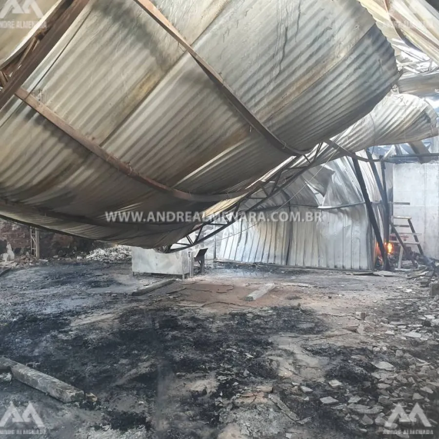 Incêndio destrói fábrica de espuma em Sarandi
