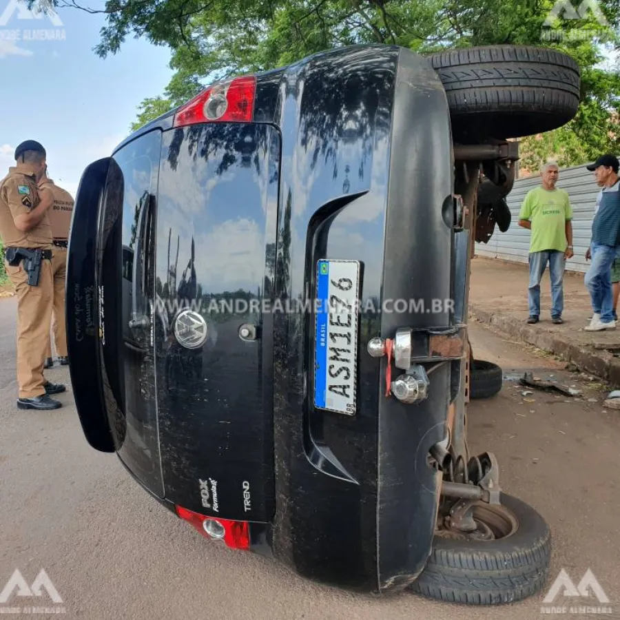 Motorista tomba veículo no centro da cidade de Sarandi