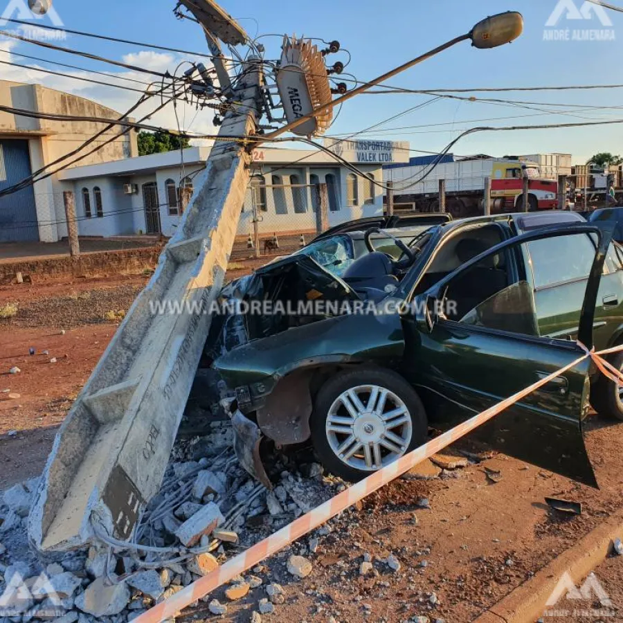 Motorista derruba poste ao sofrer acidente em Maringá