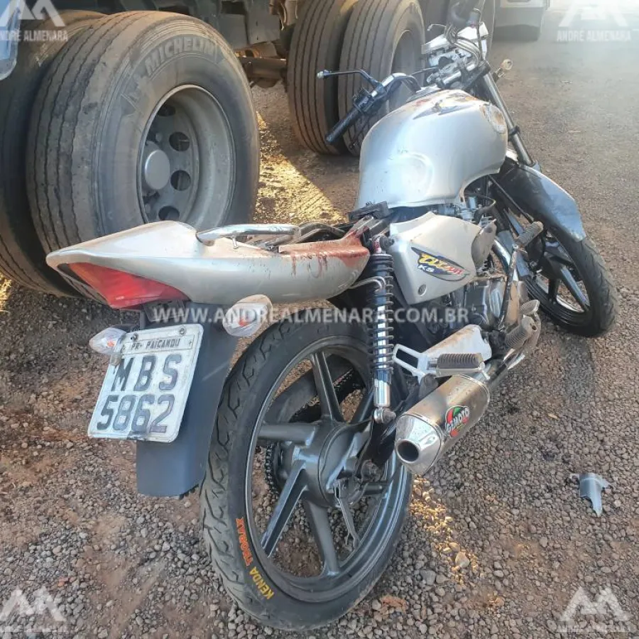 Rapaz de Sarandi bate moto em carreta estacionada e morre