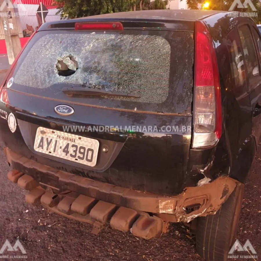 Familiares de adolescente apedrejam carro de mulher após acidente em Maringá