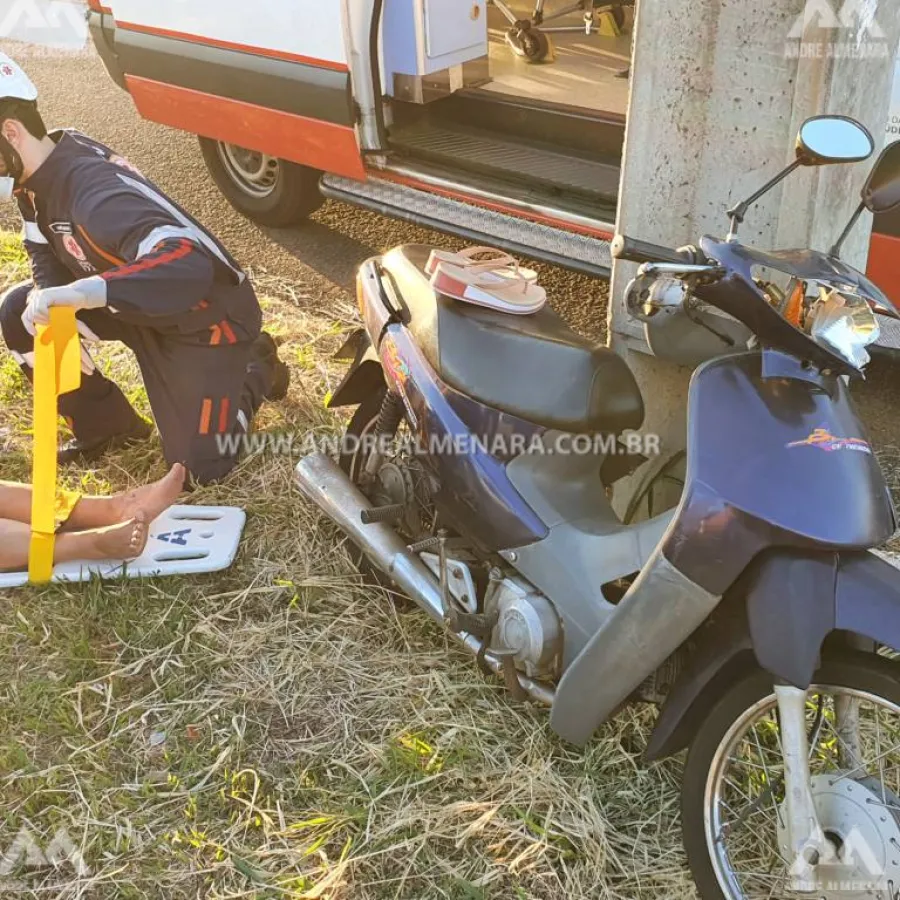 Mulher de 50 anos fica ferida ao bater moto contra poste em Maringá