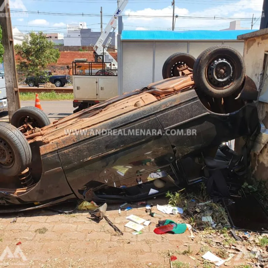 Motorista descontrolado capota veículo e causa grandes prejuízos em Maringá