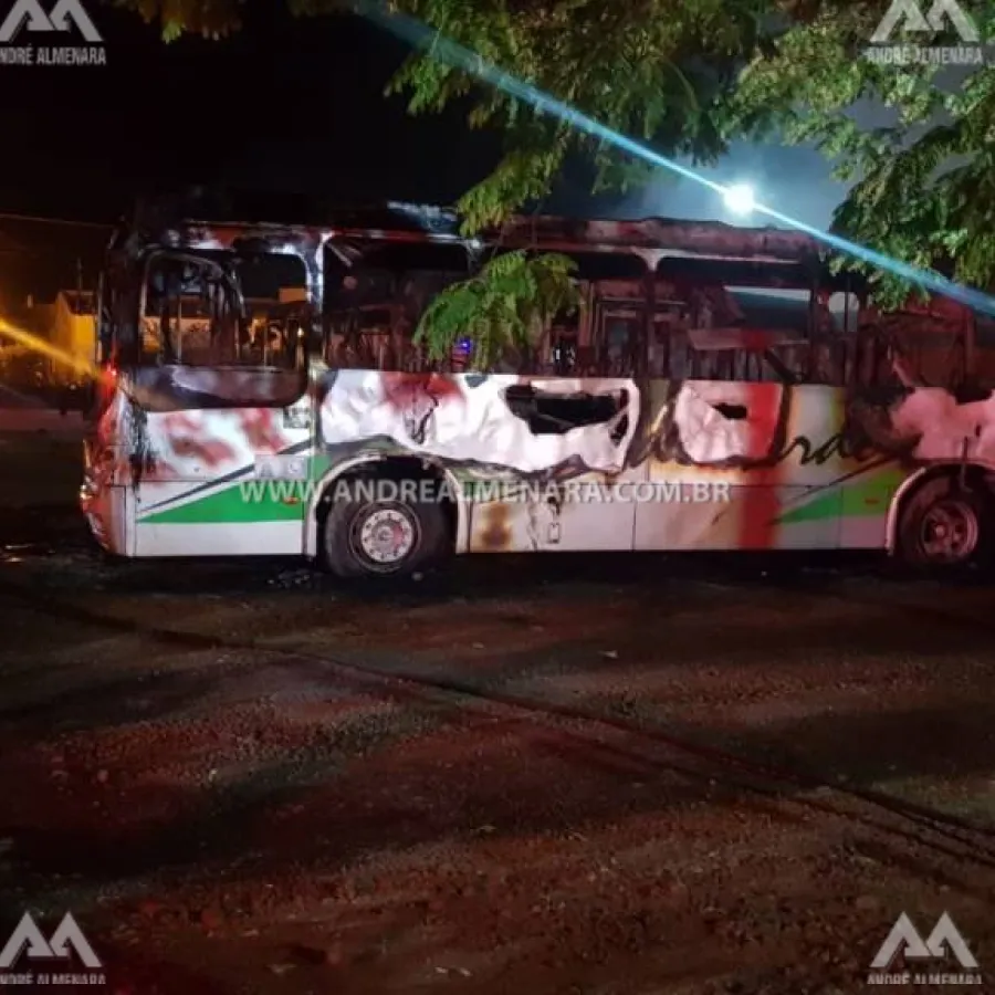 Incêndio destrói ônibus da empresa Cidade Verde em Sarandi