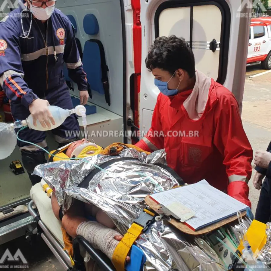 Mulher de 19 anos é intubada após capotar Voyage em Maringá