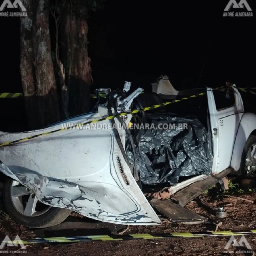 Passageiro morre após motorista bater Fusca contra árvore em estrada rural