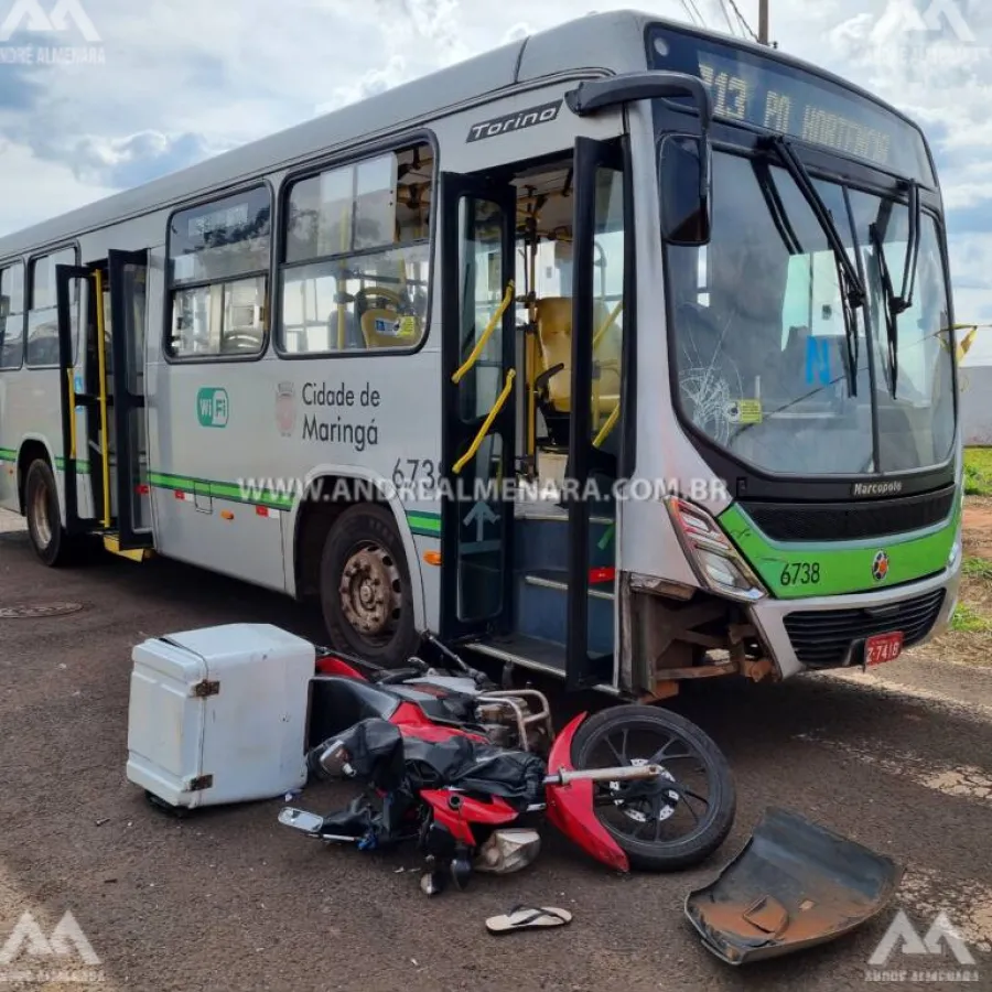 Acidente com ônibus da TCCC e moto deixa homem gravemente ferido