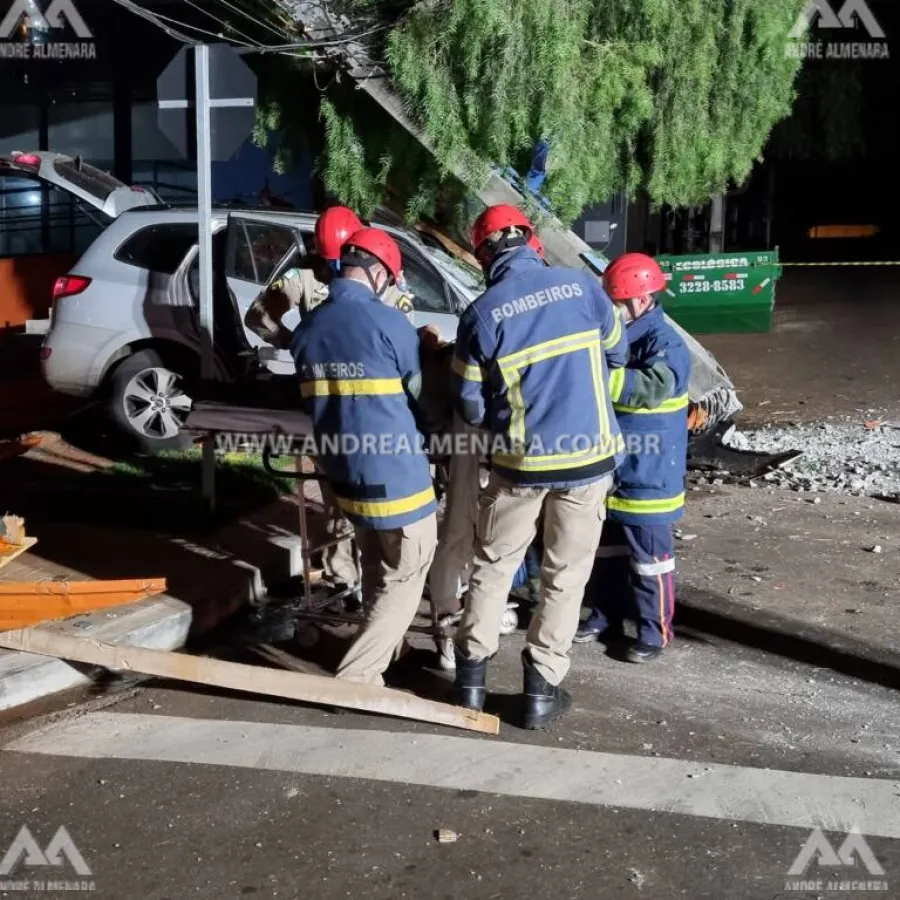 Homem de 38 anos fica ferido ao bater SUV contra poste na Avenida São Paulo