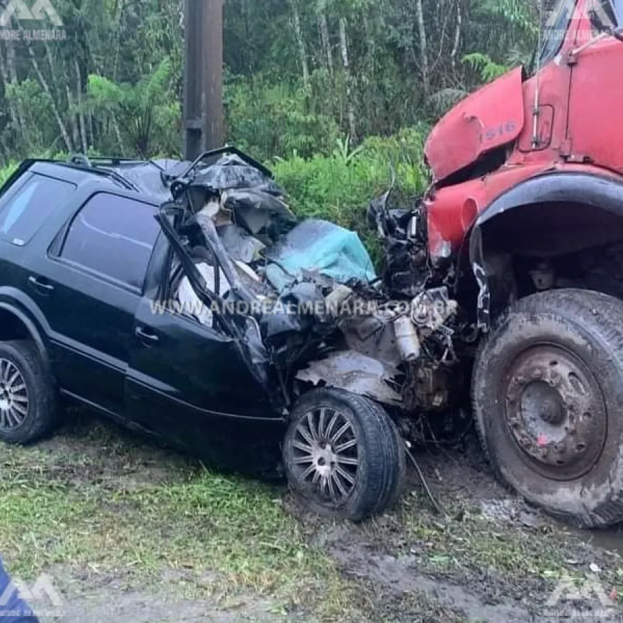 Acidente com veículo de Maringá deixa 4 mortos em rodovia entre PR e SC