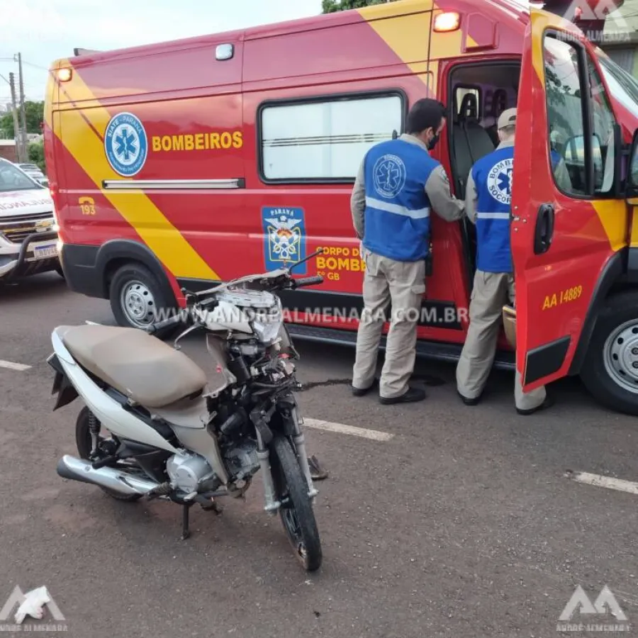 Motociclista é intubado após bater na traseira de carro estacionado
