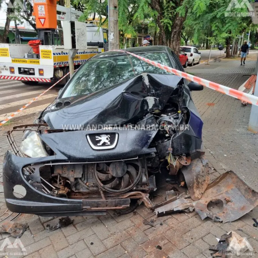 Motorista em alta velocidade sofre acidente gravíssimo na Vila Operária