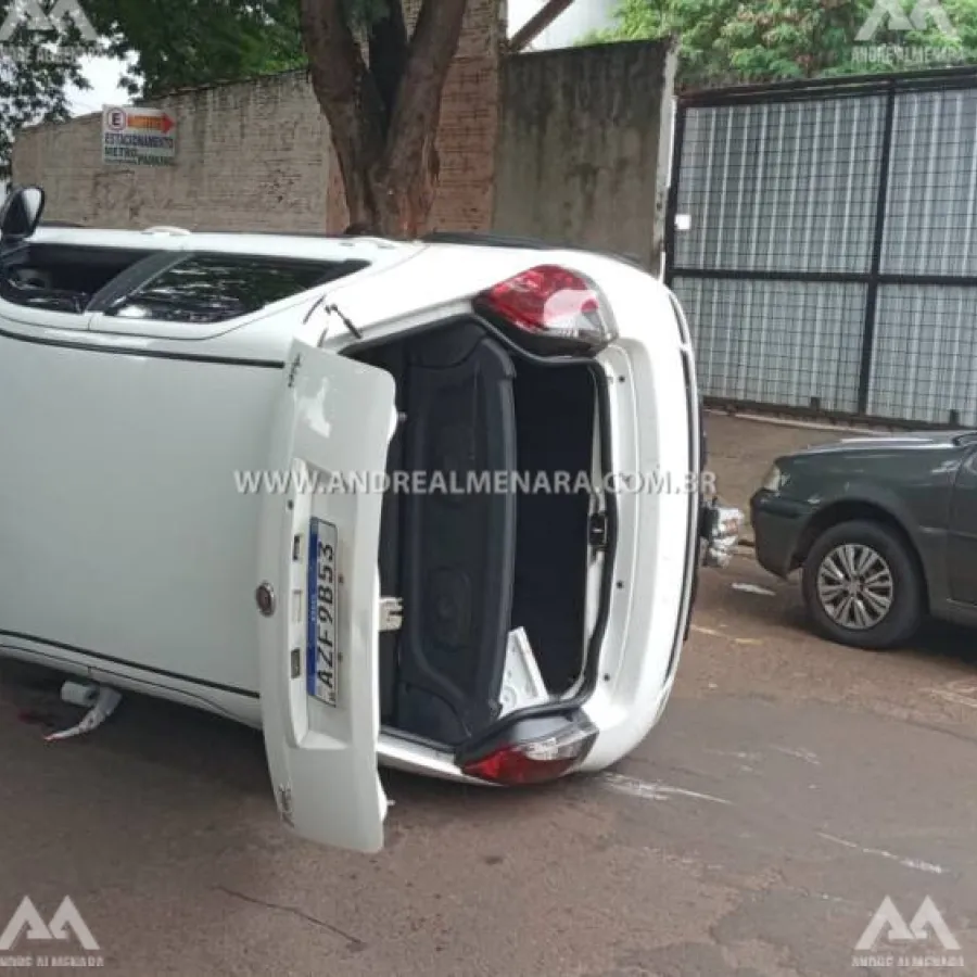 Motorista tomba veículo a poucos metros do Hospital Metropolitano de Sarandi