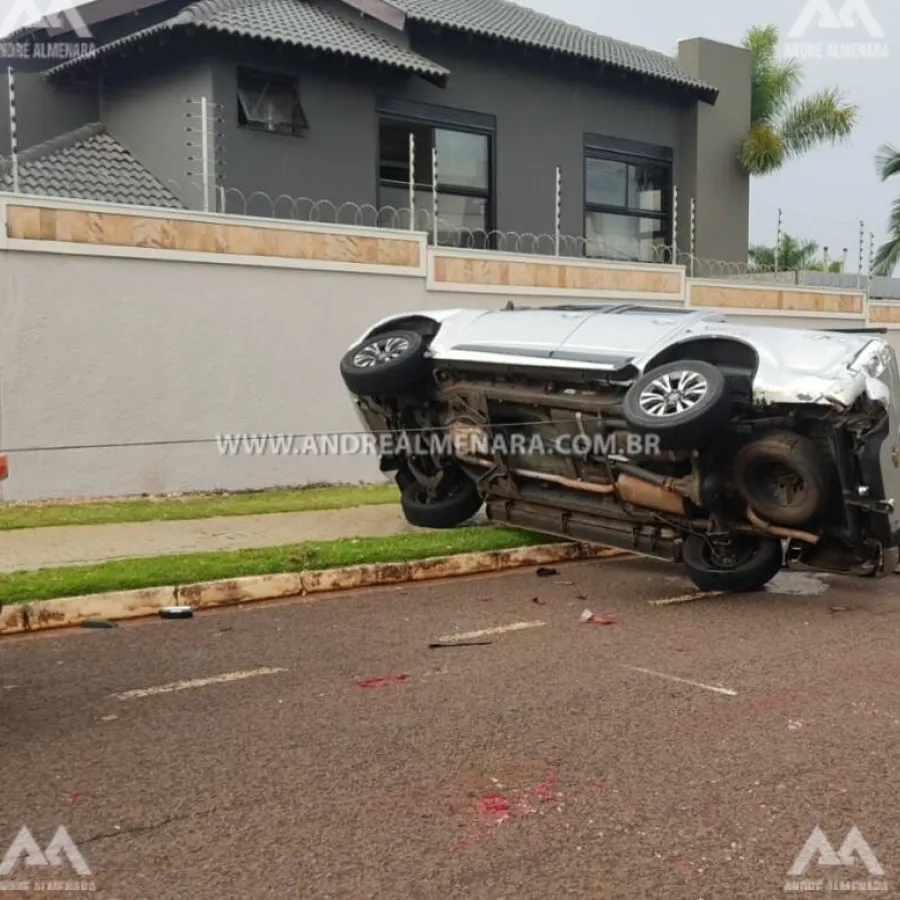 Camionete tomba após colisão com automóvel no Jardim Cidade Monções