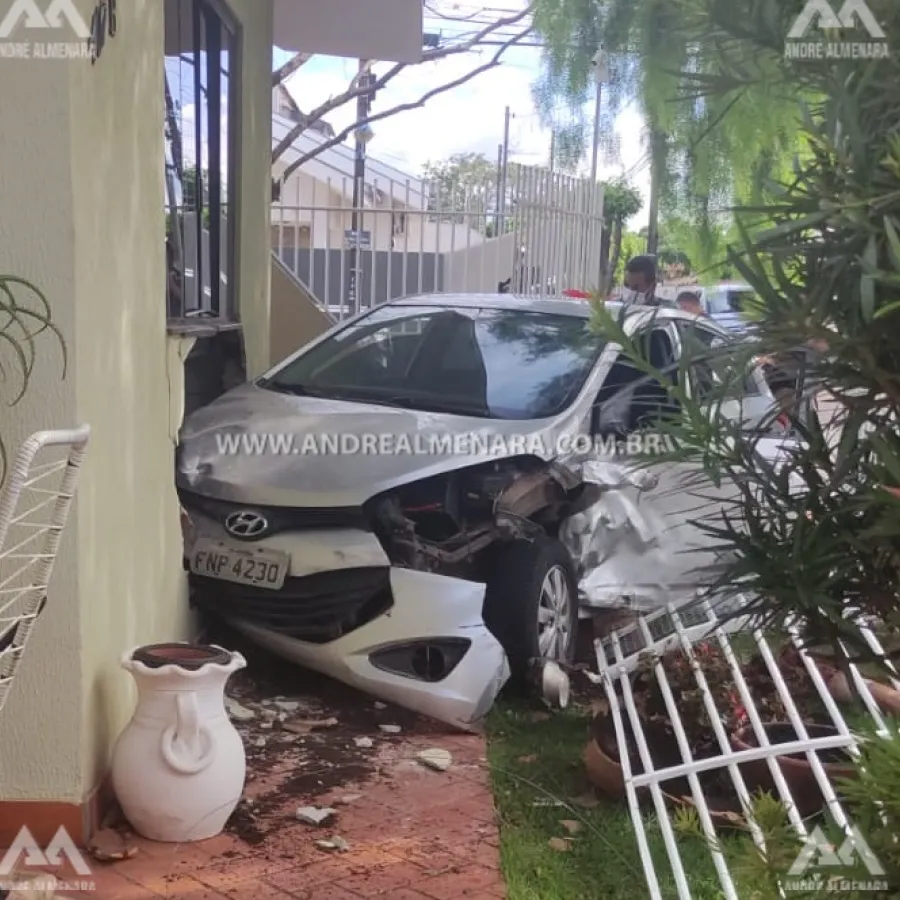 Bandidos causam prejuízos invadindo casa com carro roubado