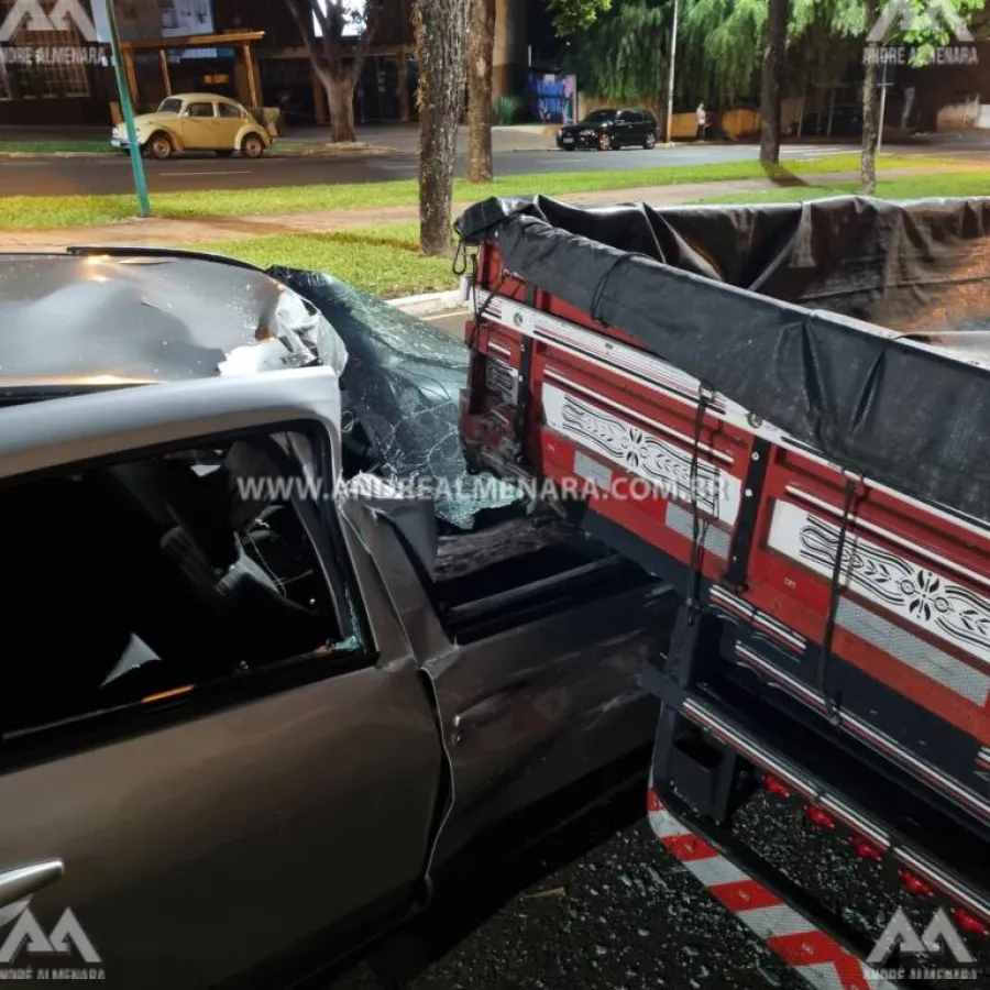 Motorista com sinais de embriaguez escapa da morte ao bater em caminhão