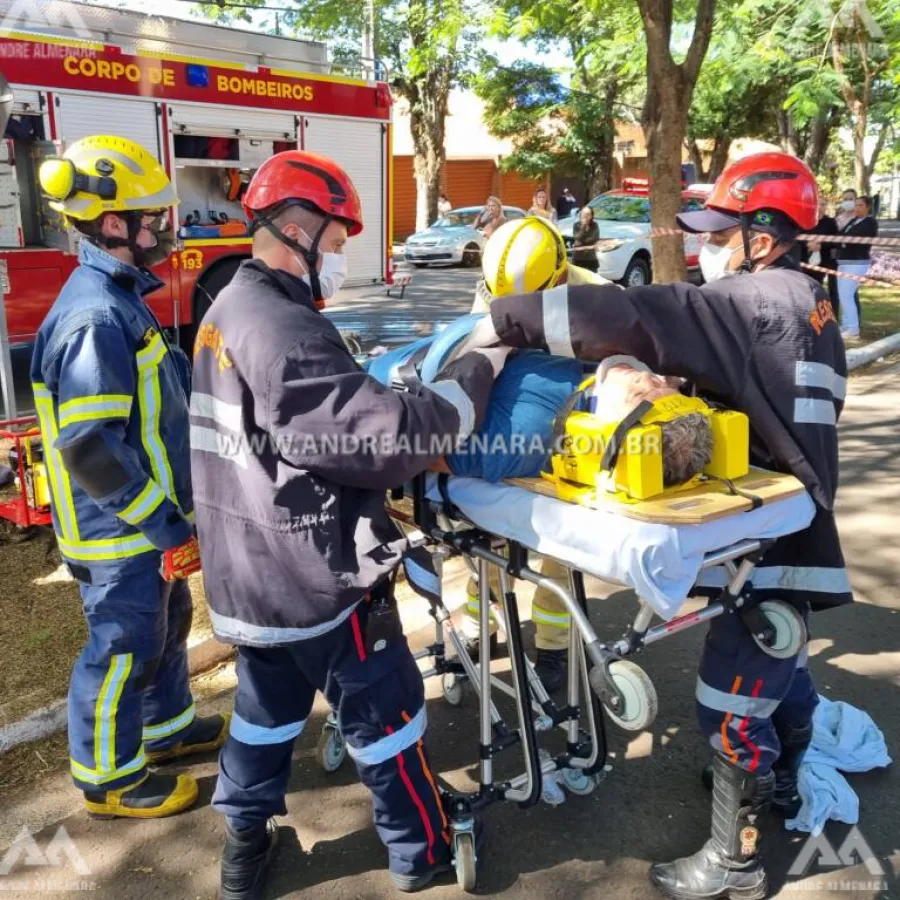 Pai e filha ficam feridos em capotamento na zona 5 em Maringá