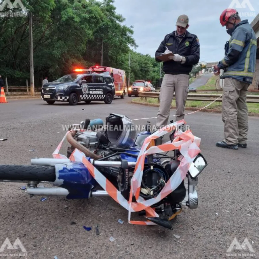 Motociclista de 21 anos é intubado ao bater na traseira de automóvel