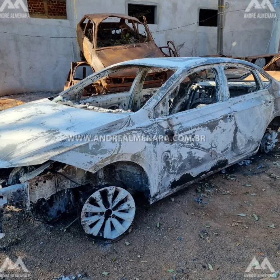 Carro queimado em Maringá pode ter sido usado em roubo de armas de fogo
