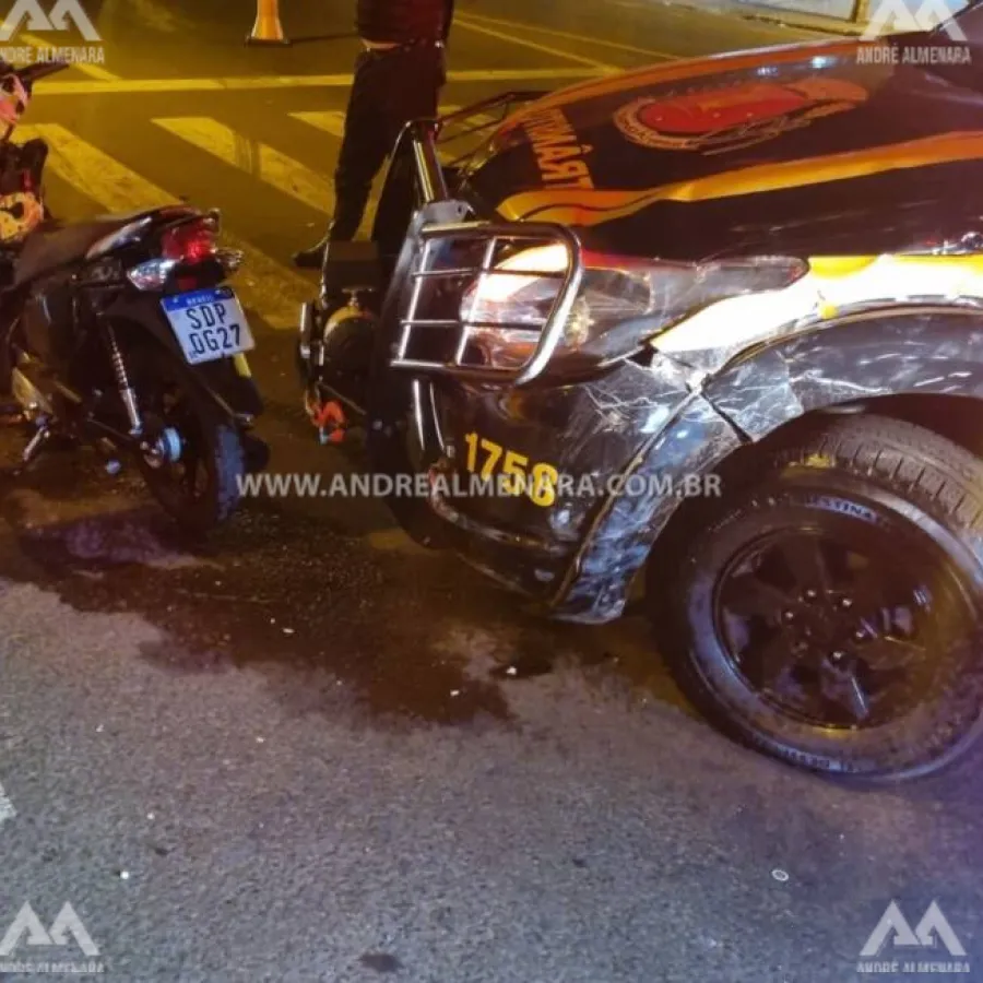 Jovem de 23 anos é entubado ao bater com violência a moto contra viatura da Semob