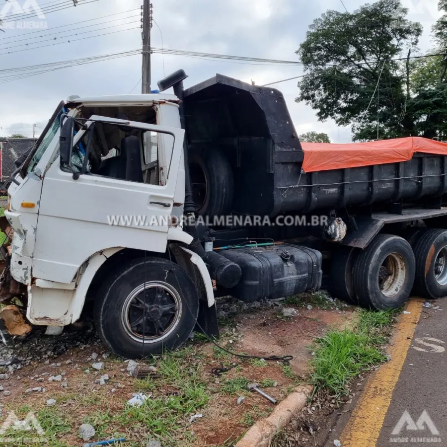Motorista escapa ileso de acidente grave no Conjunto Ney Braga em Maringá.