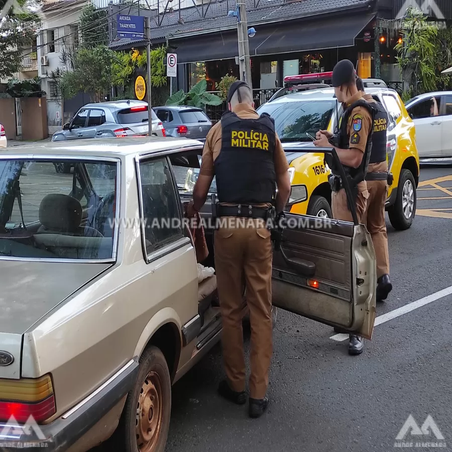 Mulher de 19 anos é presa com automóvel furtado no centro de Maringá