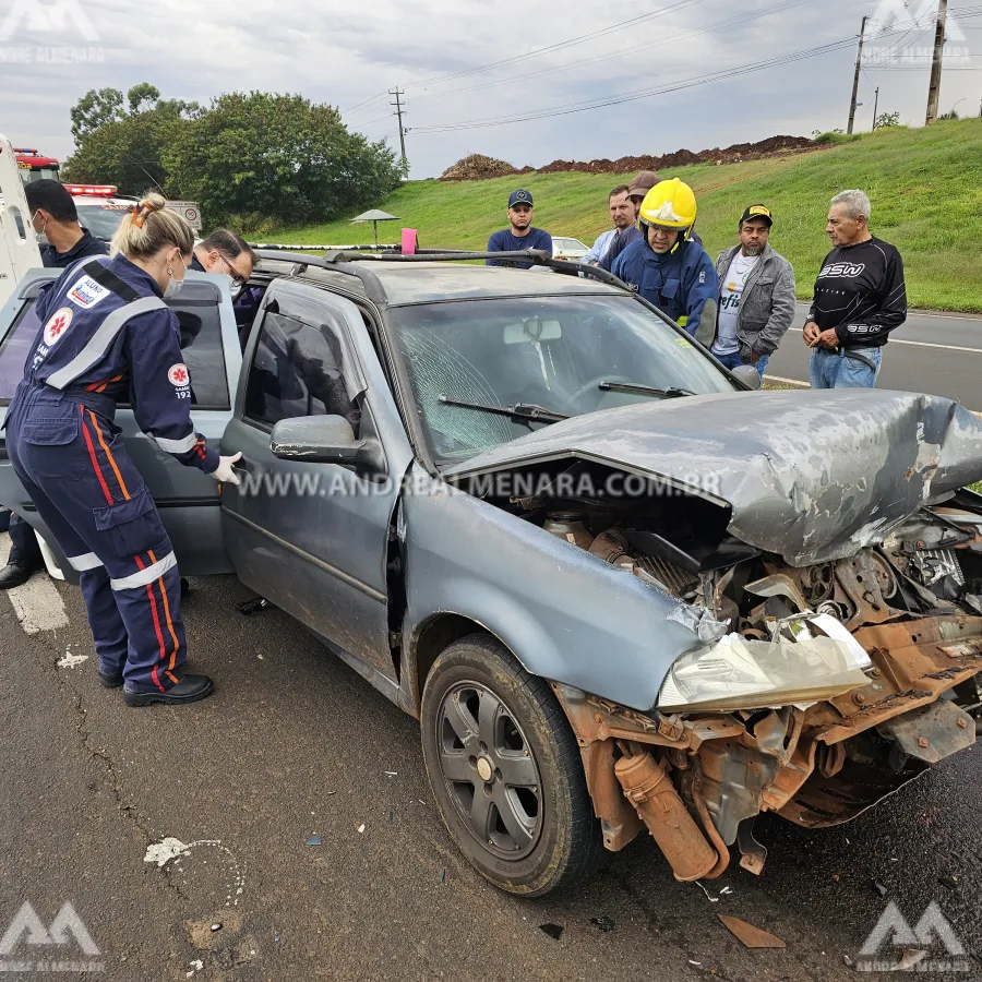 Passageiro é socorrido após motorista bater na traseira de camionete na rodovia de Iguatemi