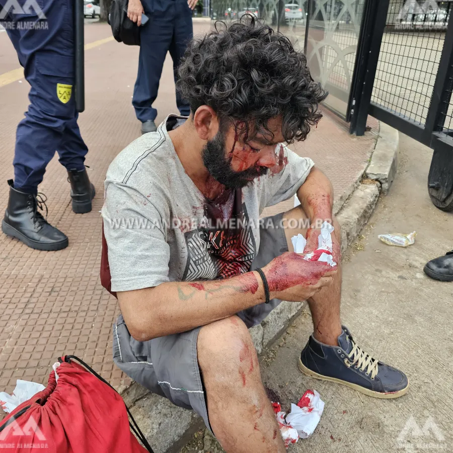 Adolescente desfere sete facadas em outra pessoa na Praça Raposo Tavares