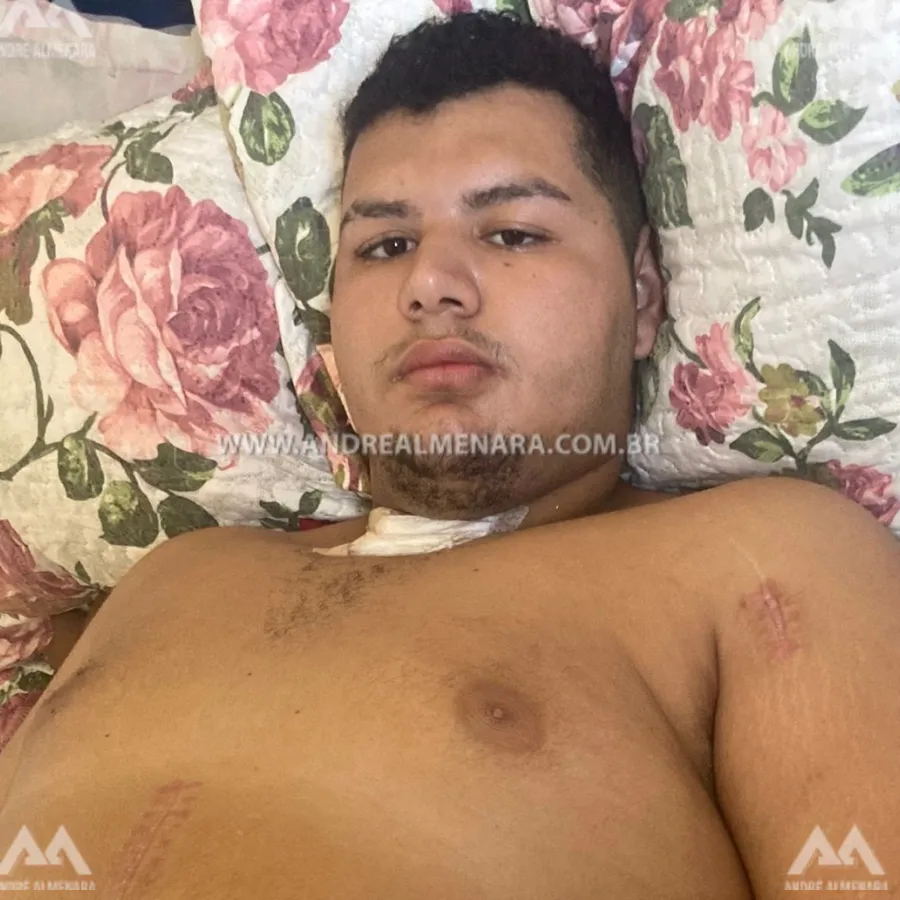 Jovem de 21 anos que ficou 24 dias em coma na UTI após sofrer acidente de moto recebe alta do hospital