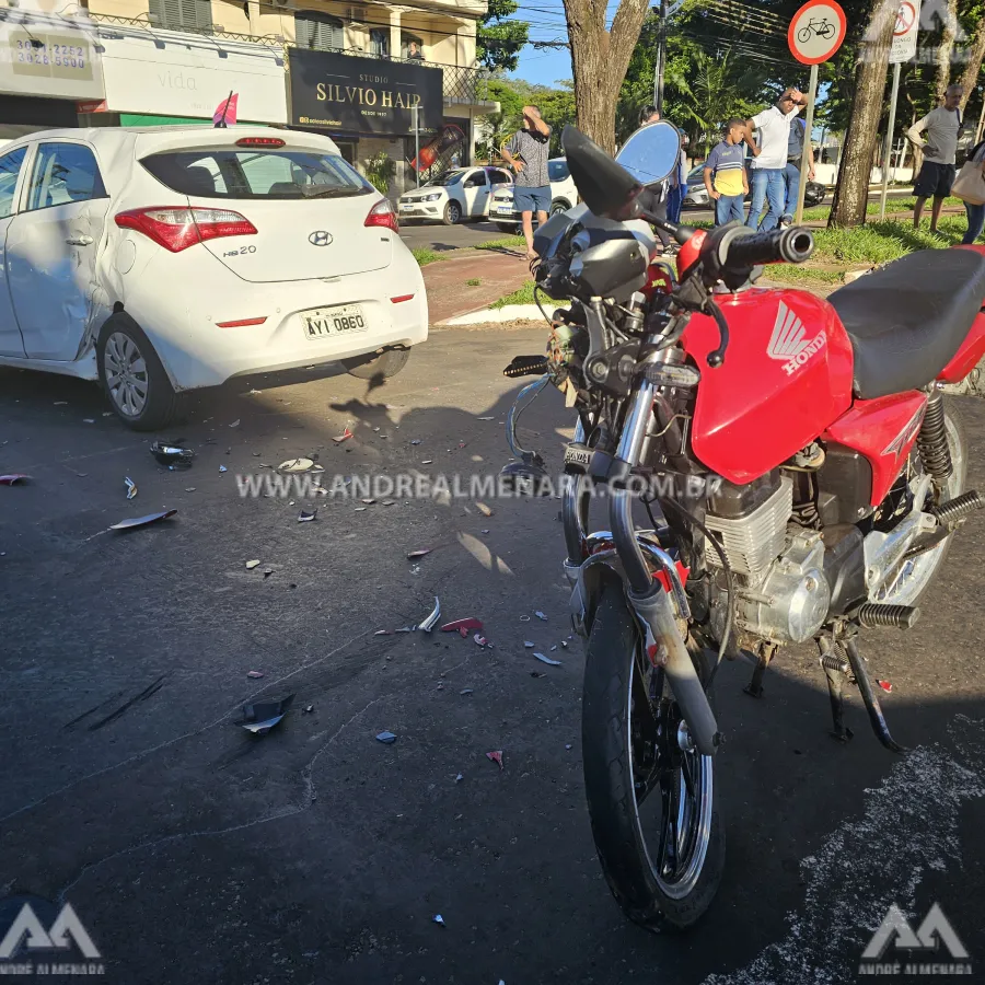 Motociclista de 20 anos fica ferido após mulher invadir preferencial na Mandacaru