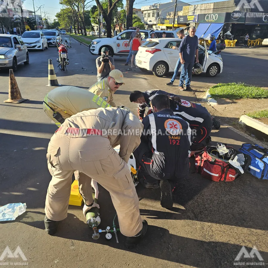 Motociclista de 20 anos fica ferido após mulher invadir preferencial na Mandacaru