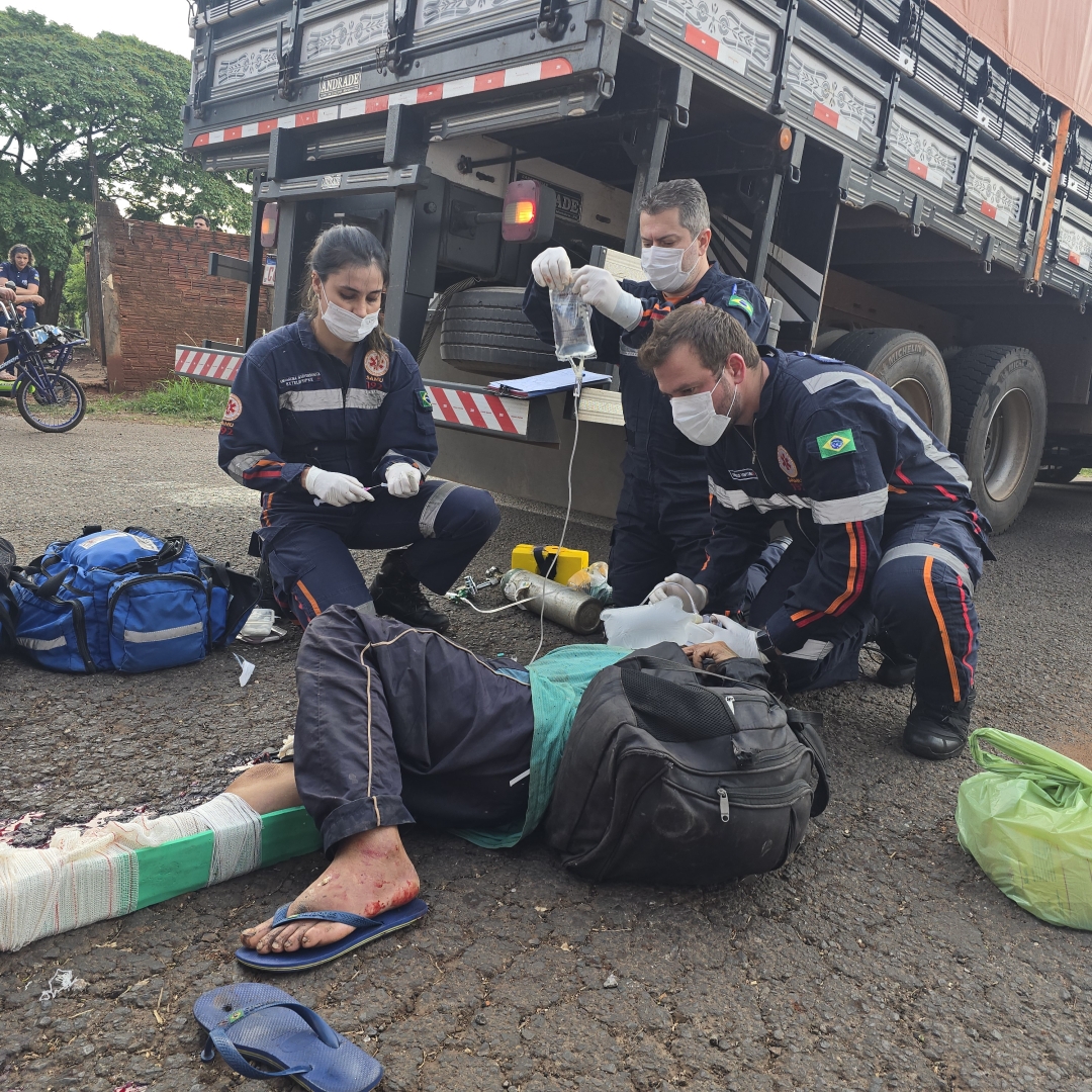 Homem sofre acidente grave ao ser atropelado por caminhão em Paiçandu