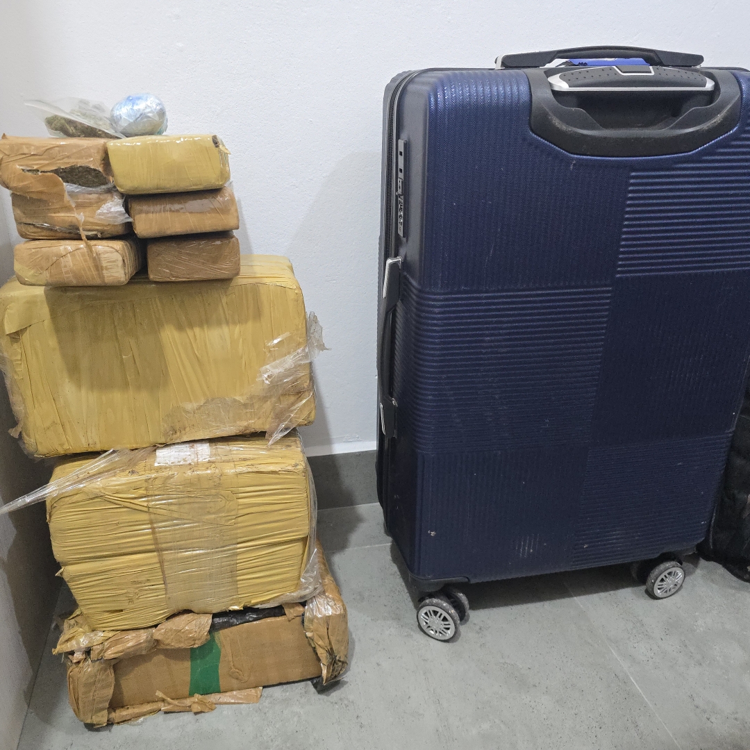 Receita Federal de Maringá apreende malas com grande quantidade de maconha