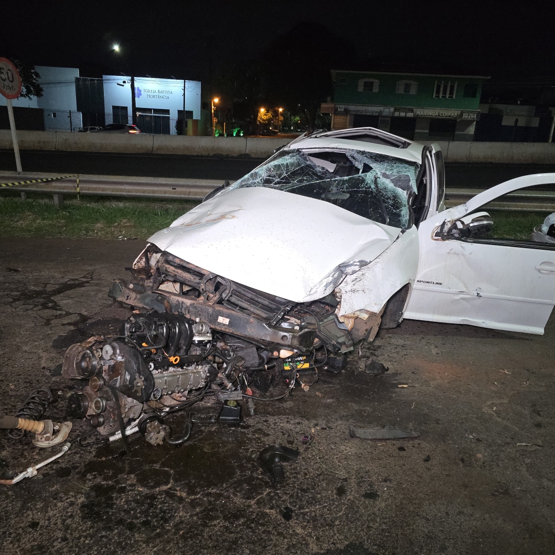 Dois homens ficam feridos após carro capotar por várias vezes no Contorno Norte