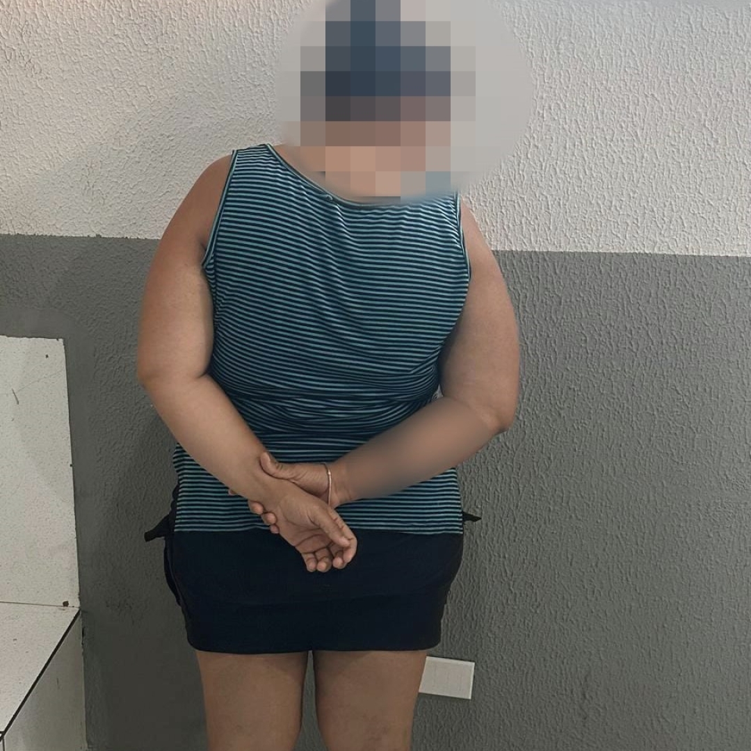 Mulher que estava traficando drogas no Conjunto Santa Felicidade é presa