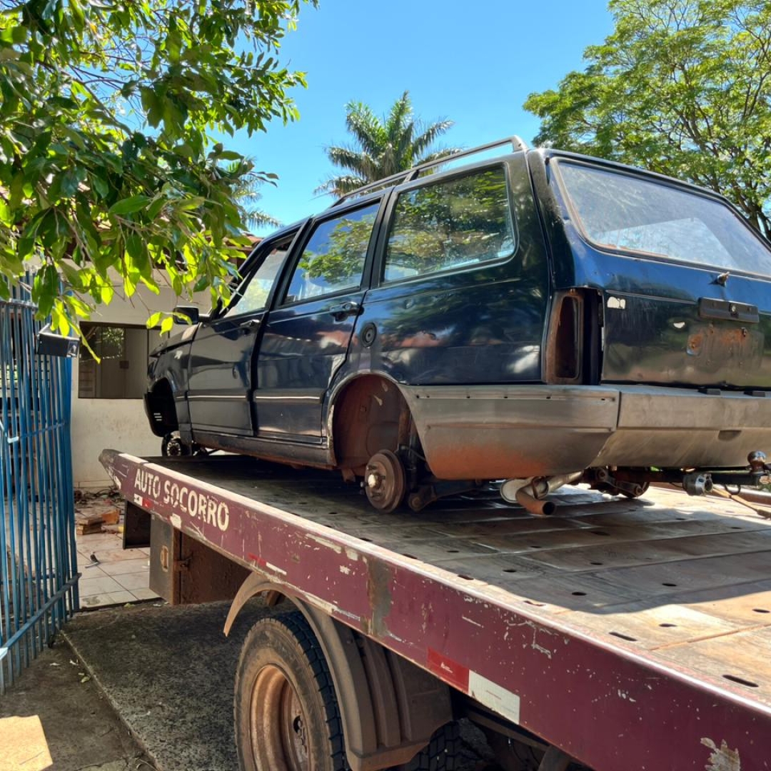 Guarda Municipal de Sarandi apreende veículo furtado dentro de desmanche