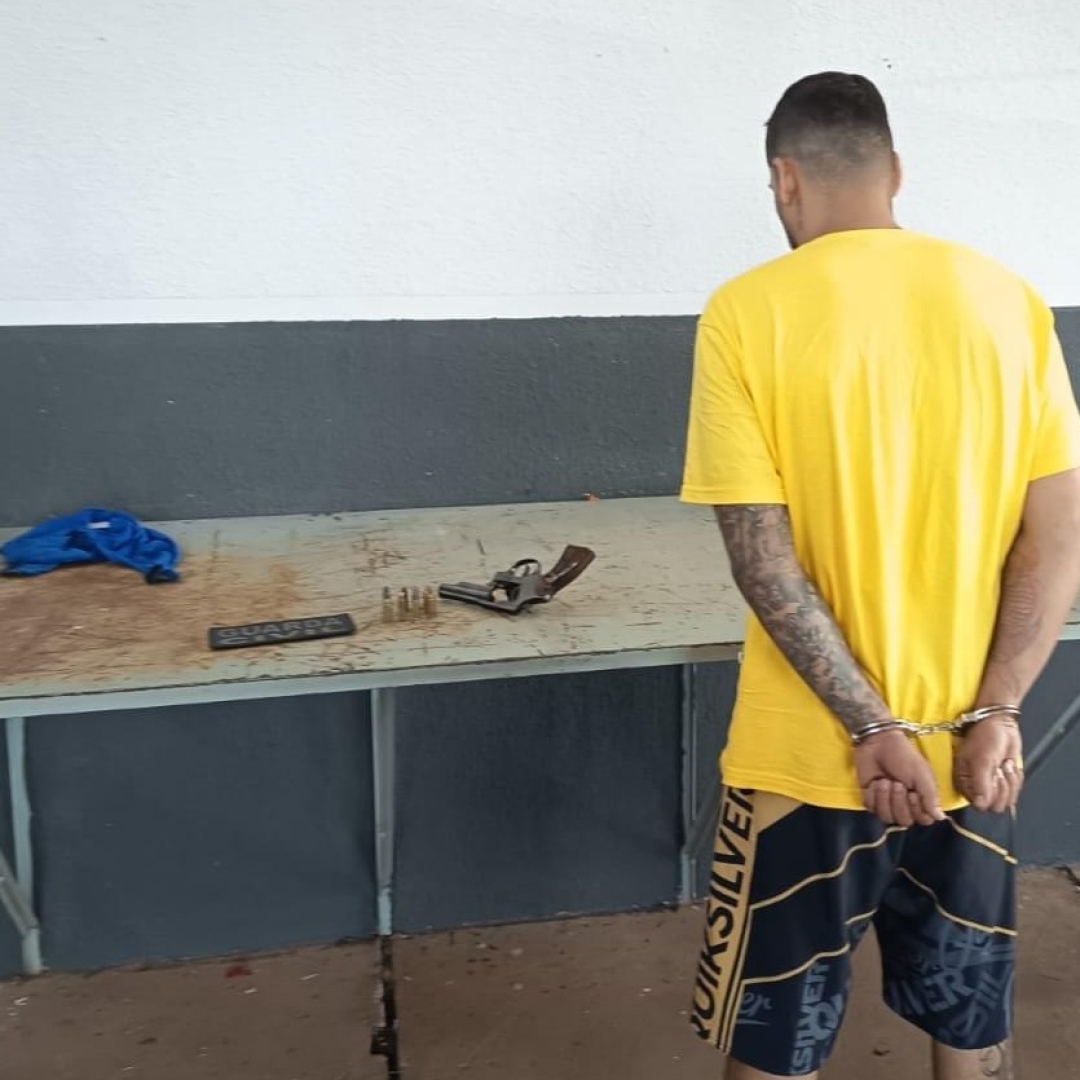 Abordagem da Guarda Municipal resulta na apreensão de arma e prisão de homem