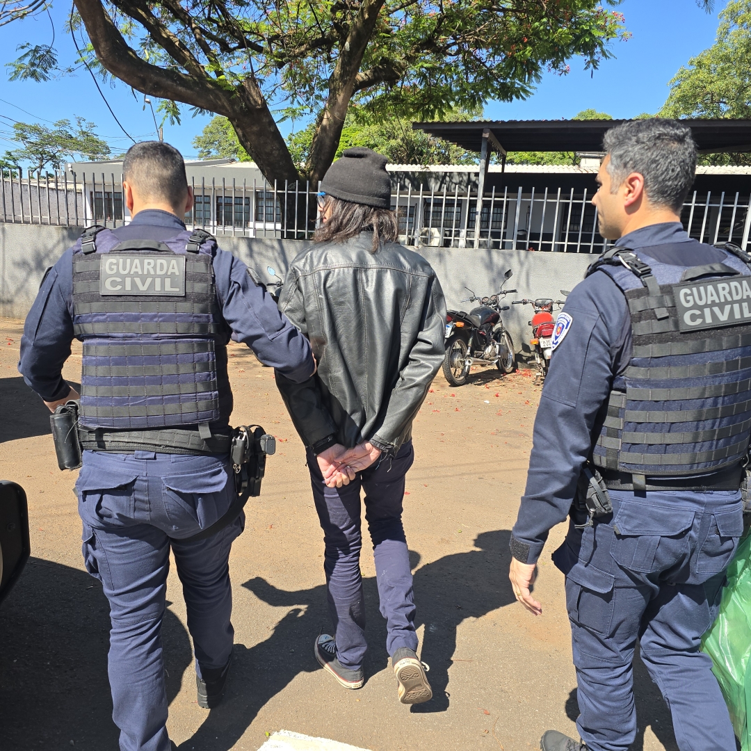 Homem com extensa ficha criminal é preso por ameaçar a namorada na rodoviária de Maringá