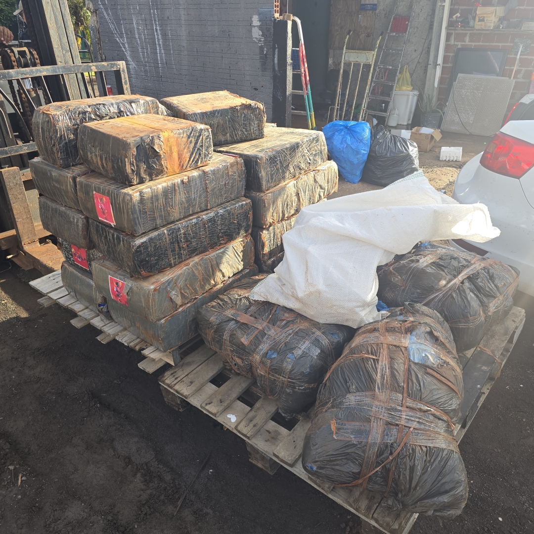 Quase meia tonelada de drogas que seria deixada em Maringá é apreendida pela PRF