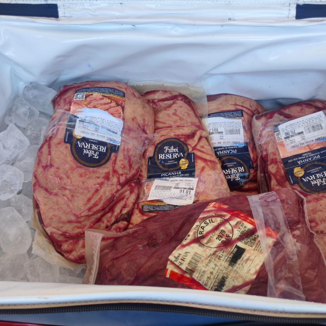 Homem é preso após furtar cinco peças de picanha em supermercado