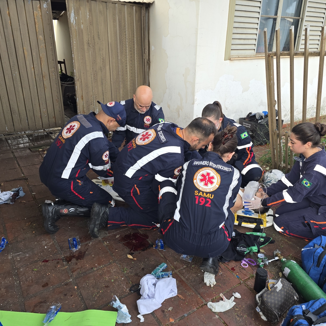 Motociclista fica gravemente ferido após colisão com caminhonete na Vila Morangueira